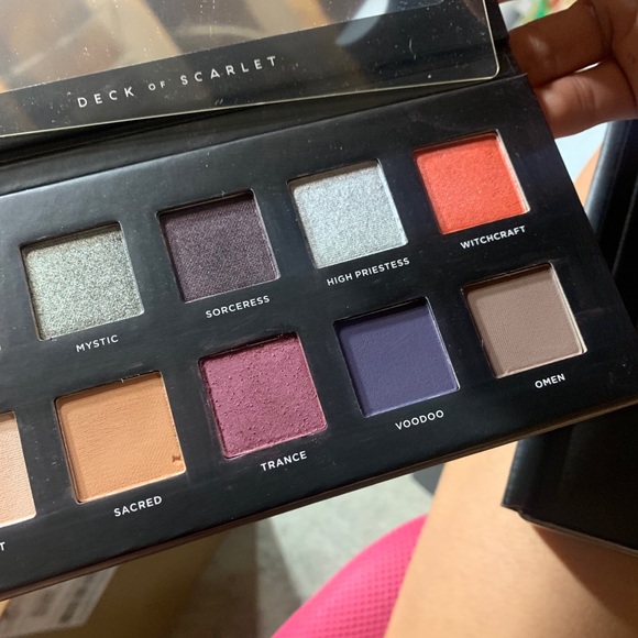 Deck of Scarlet ORACLE eyeshadow palette - Picture 5 of 7